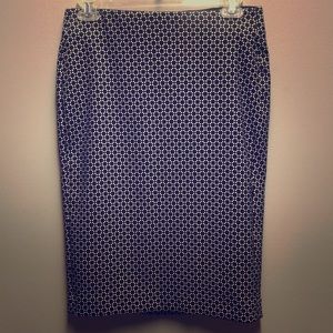Black and white pattern pencil skirt